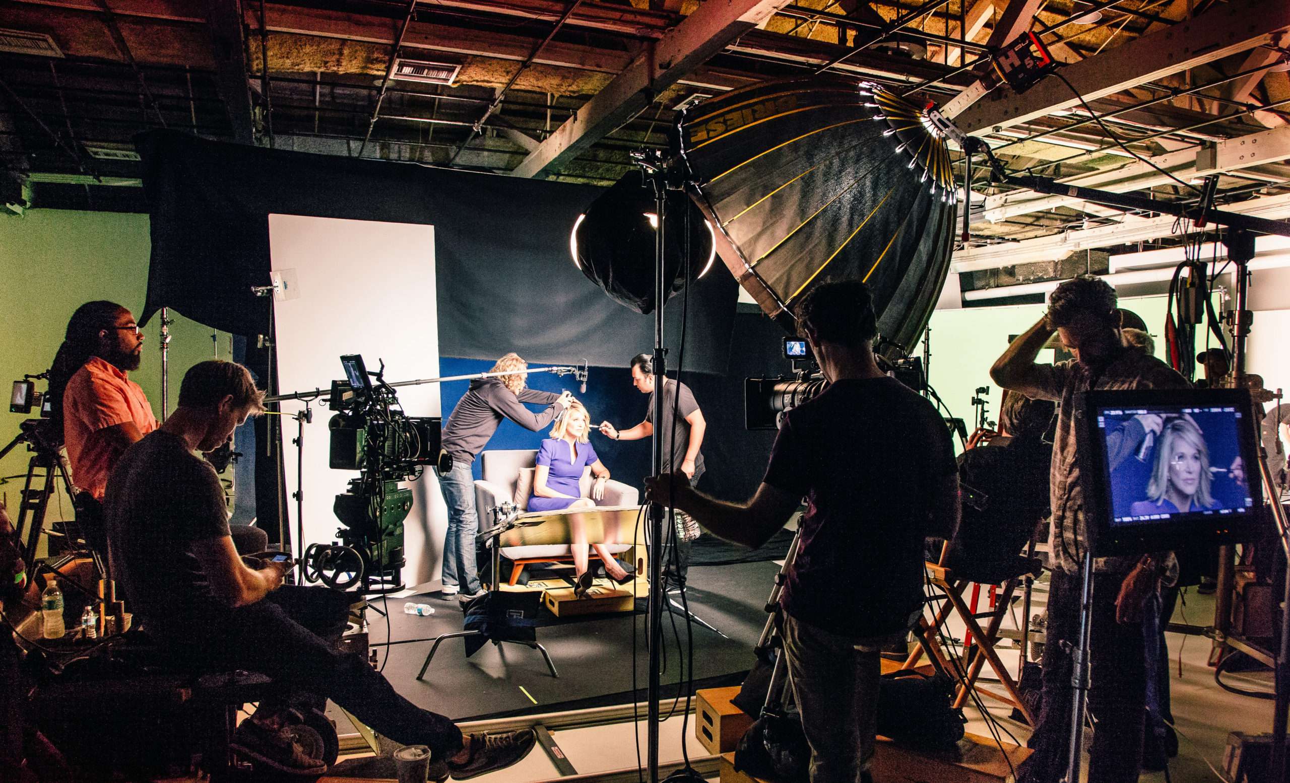 Green Screen Studio für Unternehmensvideos München Verstärke deine Markenbotschaft mit einem maßgeschneiderten Unternehmensvideo – mit Greenscreen für kreative Elemente. ➡️ Jetzt Unternehmensfilm starten: Green Screen Unternehmensvideo