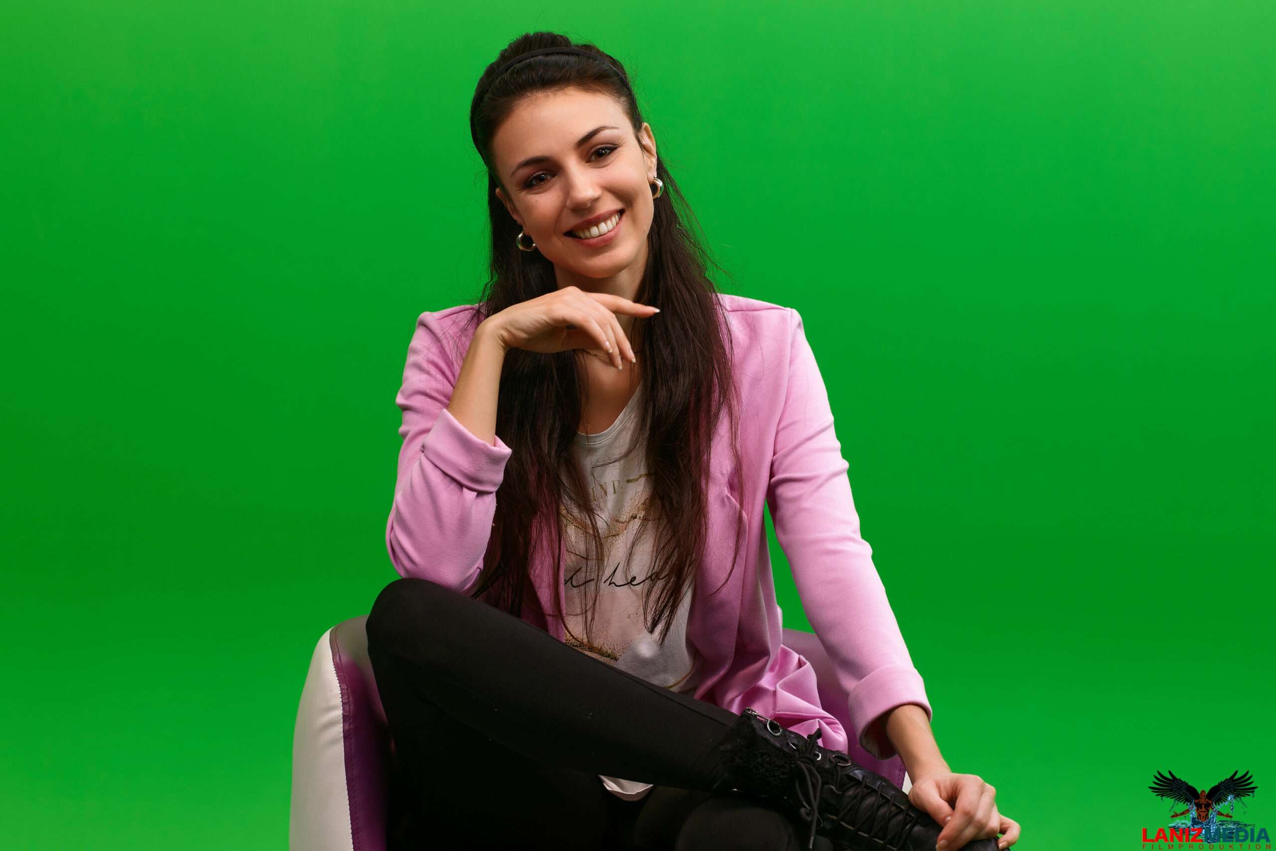Greenscreen Studio mieten in München If you are looking for the best green studio on rent in Munich? Hire Bring It Online's green screen studio. It is one of the best Chroma studios