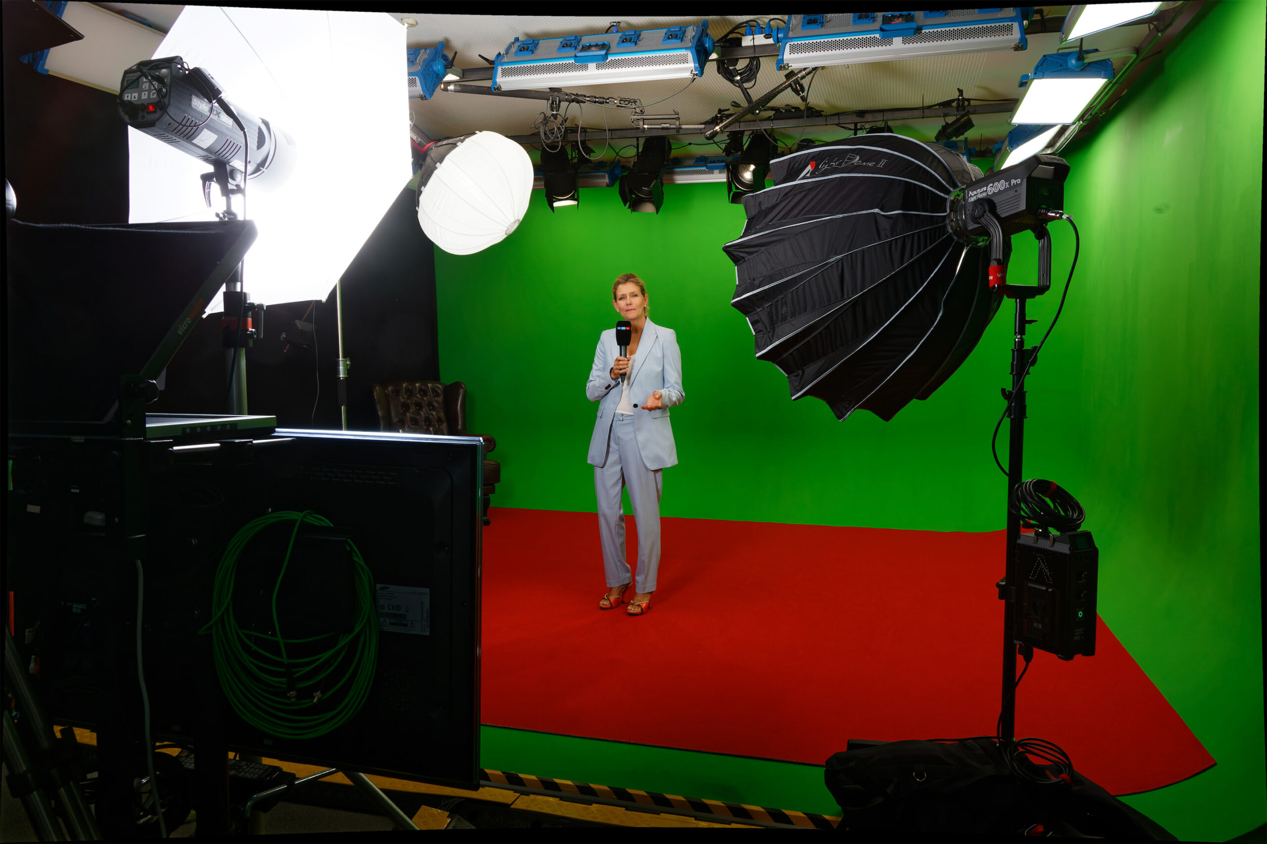 Über uns LANIZMEDIA GmbH – TV-Produktion im eigenen Greenscreen Studio in Unterhaching bei München