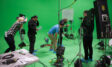 Green Screen Studio München Unser Green Screen Studio in München bietet ideale Bedingungen für professionelle Videoaufnahmen. Perfekte Ausleuchtung, schattenfreie Hintergründe und erstklassige Technik sorgen für beeindruckende Ergebnisse. Jetzt Studio mieten! 👉 Mehr Details