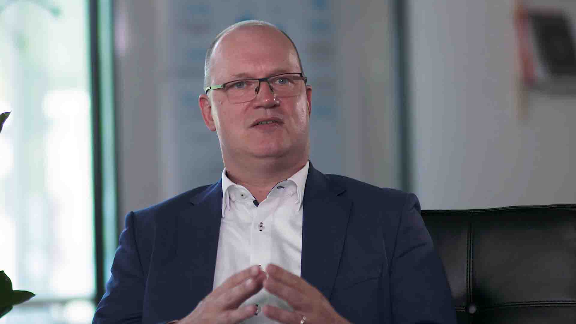 Sichtbarkeit durch Video. LANIZMEDIA GMBH in München hilft Unternehmen mit professionellen Interviews & Werbeclips. Jetzt unverbindlich anfragen!