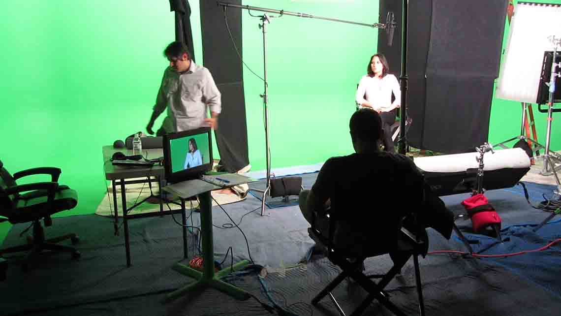 Interview-Dreh mit Regie-Monitor vor dem Greenscreen – LANIZMEDIA