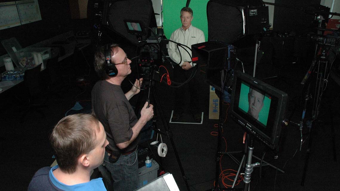 Produktlaunch Livestream München im LANIZMEDIA Studio Produktlaunch Livestream München – LANIZMEDIA Team bei einer Live-Produktion im Greenscreen-Studio
