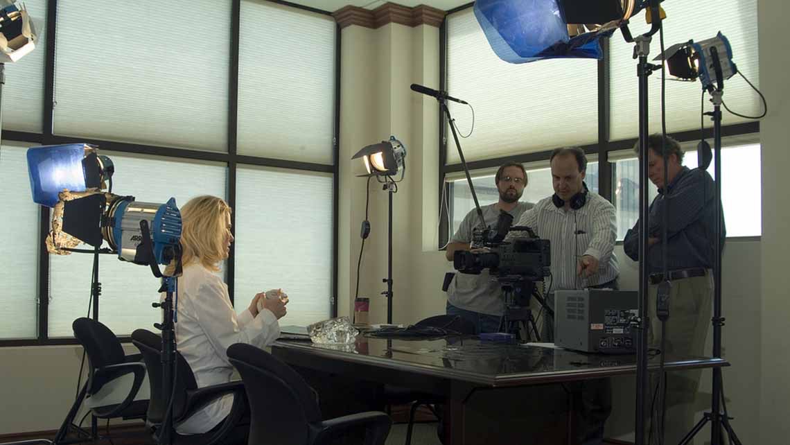 Studio mit Kameras und Monitoren – Videoproduktion München Studio mit Kameras und Monitoren – transparente Videoproduktion Kosten in München bei LANIZMEDIA