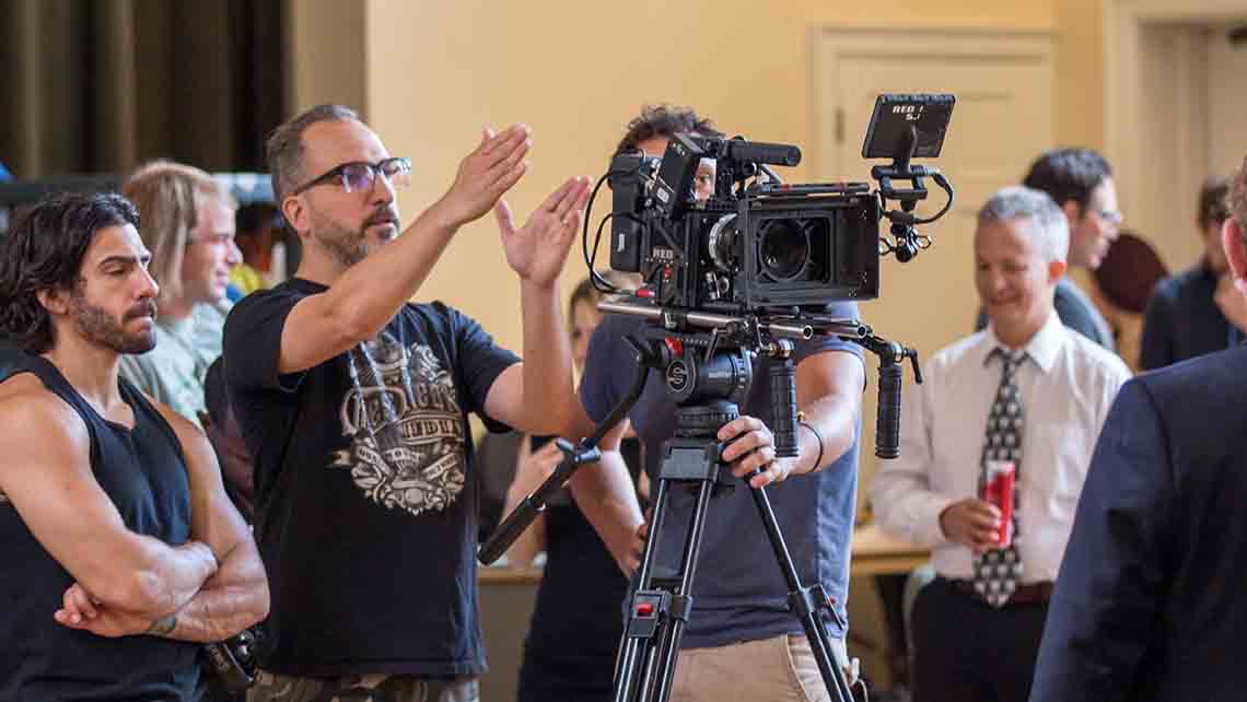 Blick aus dem Regieraum ins Studio der Filmproduktion München
