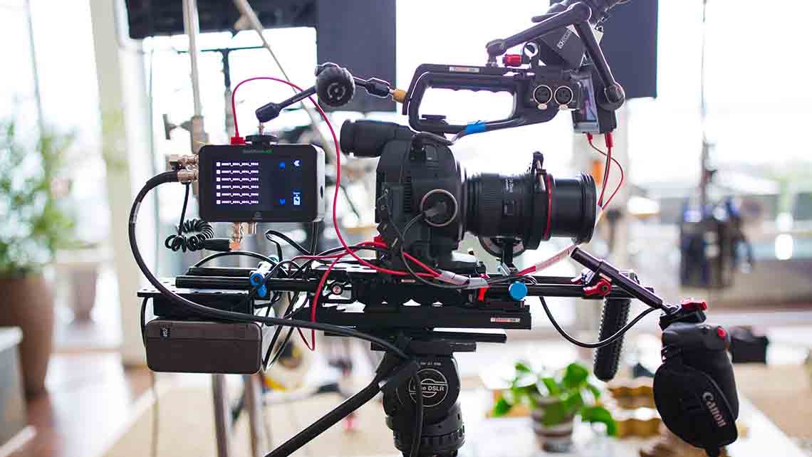 Kameramann bei der Arbeit – LANIZMEDIA Filmproduktion